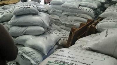 ضبط بودرة مجهولة المصدر تستخدم في تصنيع الأحذية بالعاشر من رمضان