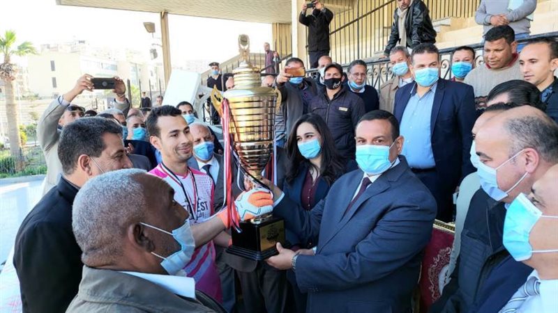 محافظ البحيرة يشهد