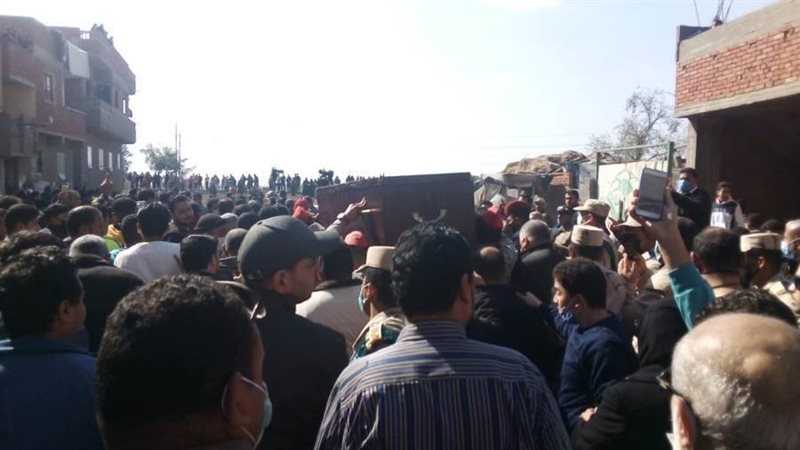 المواطنون خلال تشييع