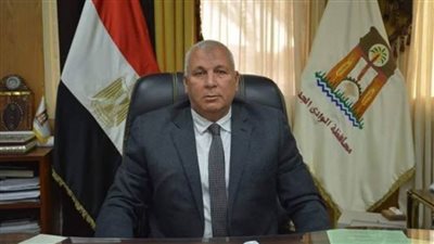 محافظ الوادي الجديد يوجه بسرعة تطوير مقر بيوت الطلبة بالخارجة