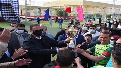 محافظ الفيوم يشهد المباراة النهائية لدوري مراكز الشباب لكرة القدم
