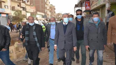 محافظ المنيا يتابع أعمال رصف طريق البحر ببني مزار وإنشاء مدخل المدينة 
