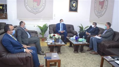 جامعة سوهاج ووزارة البيئة تبحثان التعاون لتنفيذ وحدات البيوجاز  