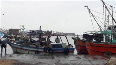 مصرع 5 أشخاص إثر انقلاب لانش بسبب سوء الطقس ببورسعيد