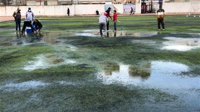 في بركة مياه.. إقامة مباراة الخيارية وبلقاس بالقسم الثالث (صور)