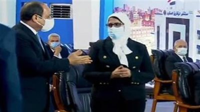 درع تذكاري من الأطقم الطبية إلى الرئيس السيسي لمساندتهم خلال مواجهة جائحة كورونا