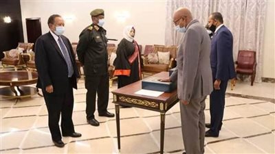 وزيرا الصحة والإعلام بالسودان يؤديان القسم أمام رئيس مجلس السيادة