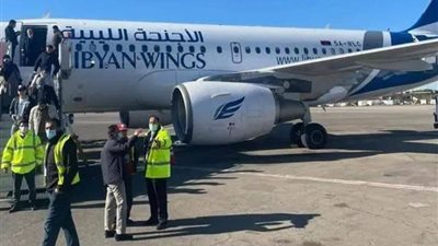 طائرة ليبية تنجو بأعجوبة من السقوط في البحر 