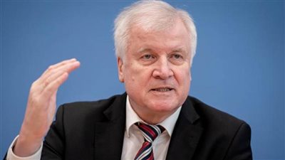 وزير الداخلية الألماني: من المرجح أن نواصل عمليات التفتيش على الحدود