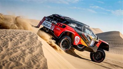 انطلاق رالي دبي الصحراوي الأول باستخدام الطاقة الشمسية