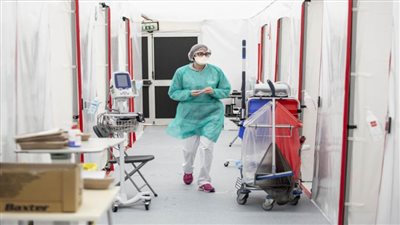 زيمبابوي تبدأ تحصين العاملين في القطاع الصحي ضد 