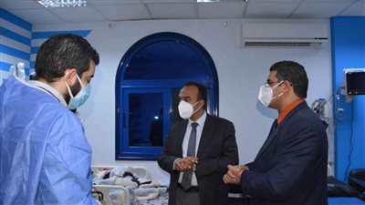 نائب محافظ المنيا يسلم عدداً من المساعدات العينية لبعض الأسر الأولى بالرعاية والحالات الإنسانية