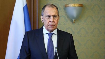 لافروف يدعو لمشاركة الدول النووية الخمس في بحث معاهدة جديدة للحد من الأسلحة