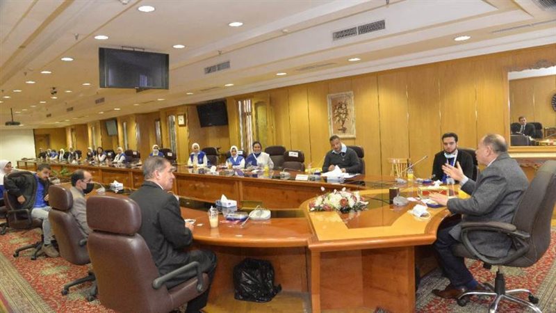 محافظ أسيوط يلتقى