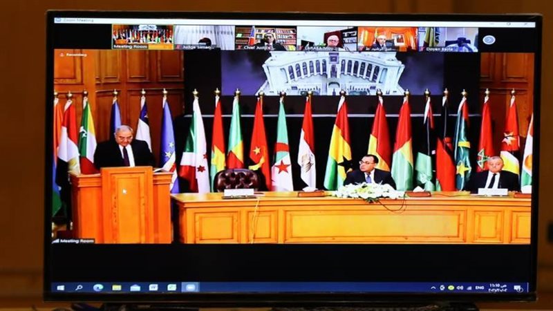 خلال الاجتماع