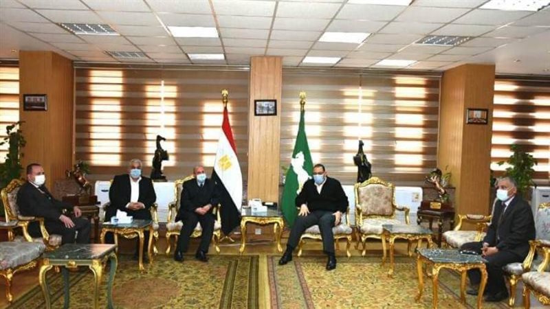 محافظ الشرقية يلتقي