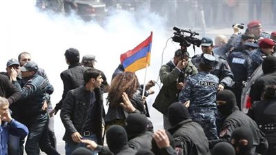 الآلاف يتظاهرون في يريفان للمطالبة باستقالة رئيس وزراء أرمينيا
