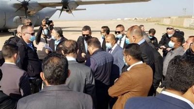 لزيارة البابا فرنسيس للعراق..وفد من الفاتيكان يصل إلى مطار الناصرية 