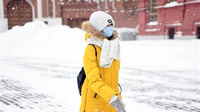 طبيب أسنان يحذر من عواقب سلبية لارتداء أقنعة الوجه