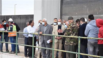 محافظ بورسعيد ووزير الرى يتفقدان مشروع  محطة رفع صرف بحر البقر