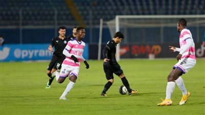 بيراميدز يتقدم على راسينج كلوب في الشوط الأول