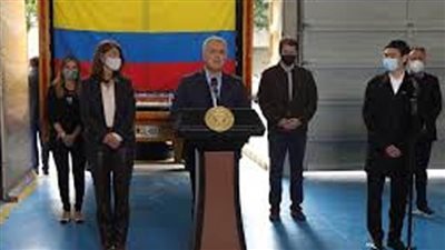 الرئيس الكولومبي يرحب بالدفعة الأولى من لقاحات سينوفاك الصينية