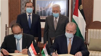 الرئيس الفلسطيني يستقبل وزير البترول طارق الملا