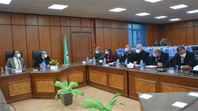 محافظ المنيا يلتقي مع نواب البرلمان ويناقش عددا من الملفات المهمة