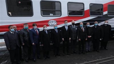  كامل الوزير ووزير الخارجية والتجارة المجري يستقبلان الدفعة الأولى من العربات الجديدة