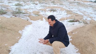 الثلوج تغطي قرية 