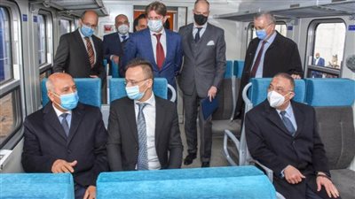 محافظ الإسكندرية يشهد مراسم استلام دفعة جديدة من عربات قطارات مجرية بميناء الإسكندرية