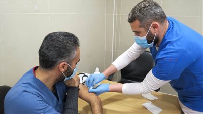 الرعاية الصحية: نستهدف تطعيم 1366 من الأطقم الطبية بلقاح كورونا بالأقصر وبورسعيد