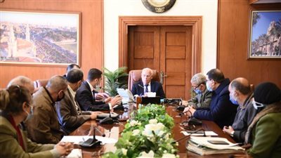 محافظ بورسعيد يتابع سير العمل في  تحويل ١٧ محطة وقود للعمل بالغاز الطبيعي