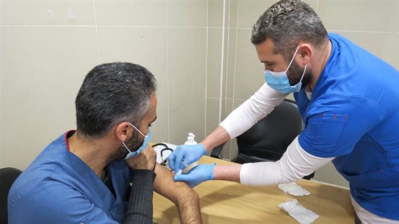 تطعيم الأطقم الطبية