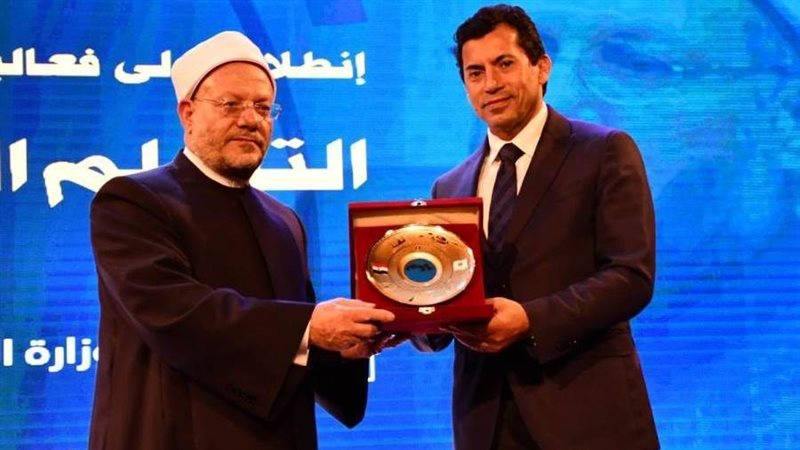 وزير الشباب يكرم