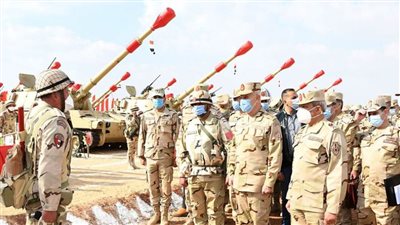 رئيس الأركان يشهد تنفيذ المرحلة الرئيسية للمشروع الإستراتيجى التعبوى لإدارة المدفعية (أحمس 3)