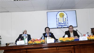 نائب رئيس جامعة أسيوط تشيد بالمعامل والوحدات البحثية بمعهد بحوث ودراسات البيولوجيا