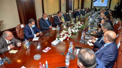 وزير الخارجية يلتقي رؤساء تحرير صحف وكُتاب رأي وإعلاميين بـ