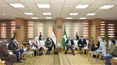 محافظ الشرقية يلتقي بأعضاء مؤسسة 