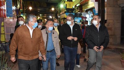 العناني ومحمد منار فى جولة لسوق الأقصر السياحى