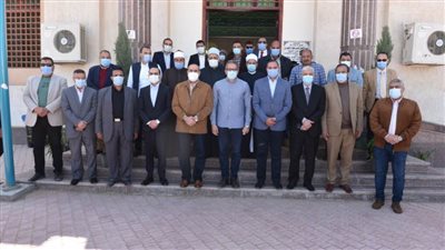 وزيرا الآثار والطيراني المدني يؤديان صلاة الجمعة بالمسجد الكبير بجامعة سوهاج