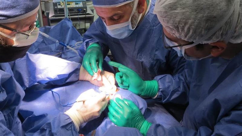 خلال جراحة زراعة