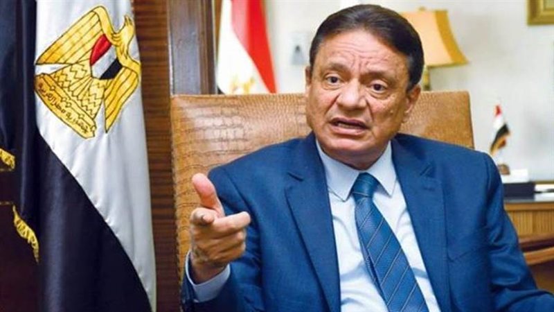 الكاتب الصحفي كرم