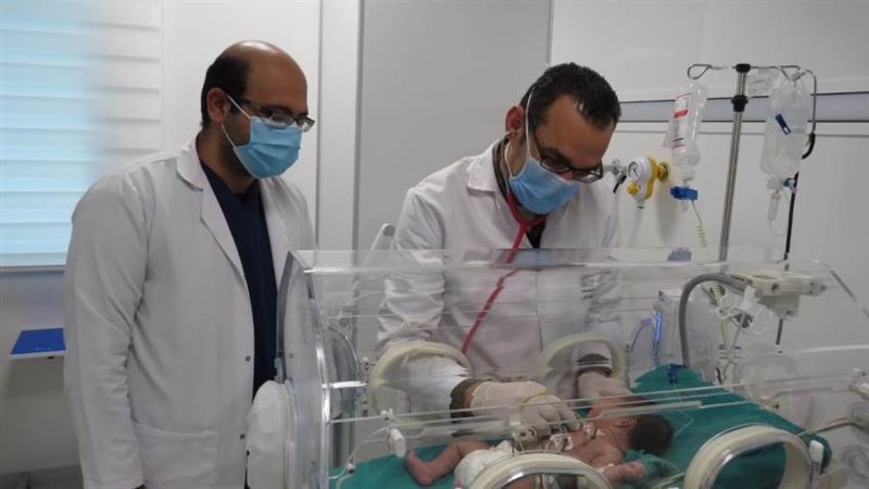 انقاذ طفل عمره يوم