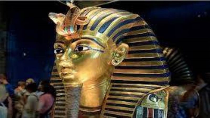 قناع توت غنخ أمون