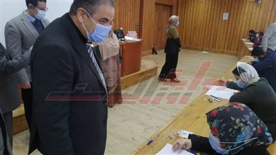 رئيس جامعة كفر الشيخ يتفقد لجان الامتحانات