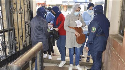 طلاب جامعة المنصورة يؤدون الامتحانات وسط إجراءات مشددة