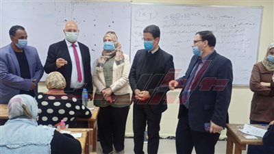 رئيس جامعة بنها يتابع لجان الامتحانات 