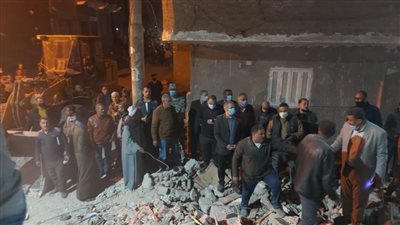 استخراج 9 أشخاص من أسفل أنقاض المنزل المنهار بالفتح