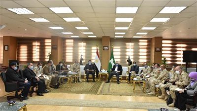 محافظ الشرقية يجتمع بممثلي الجيش الثاني الميداني لمتابعة تطوير قرى الريف